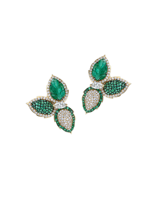 Pair of green leaf-shaped earrings made with emerald, natural diamonds and gold