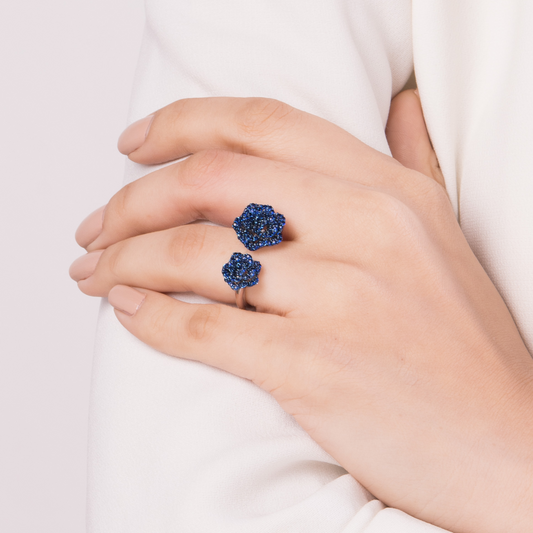 La Vie en Rose Blue Sapphire Ring, Double Motif